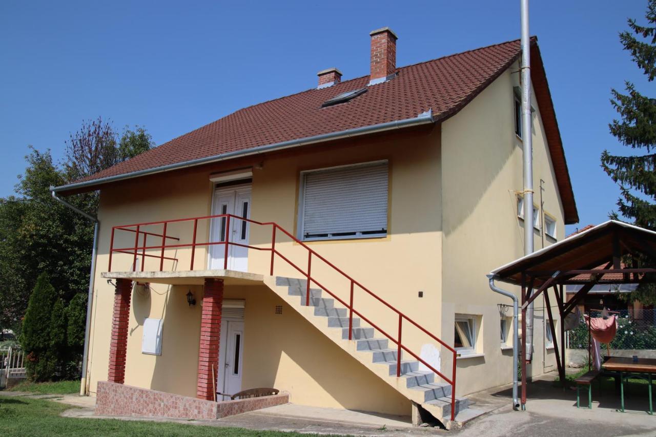 Grosses Ferienhaus Plattensee Balaton - Nyaralo Haz 6 Szobaval, 5 Fuerdoszobaval, 3000 Nm Apartment Szolad Exterior foto
