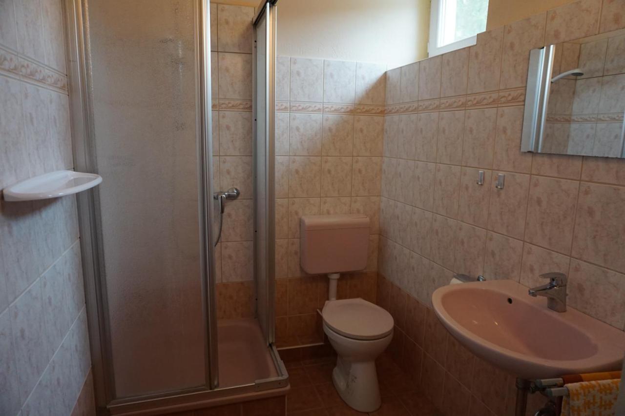 Grosses Ferienhaus Plattensee Balaton - Nyaralo Haz 6 Szobaval, 5 Fuerdoszobaval, 3000 Nm Apartment Szolad Exterior foto