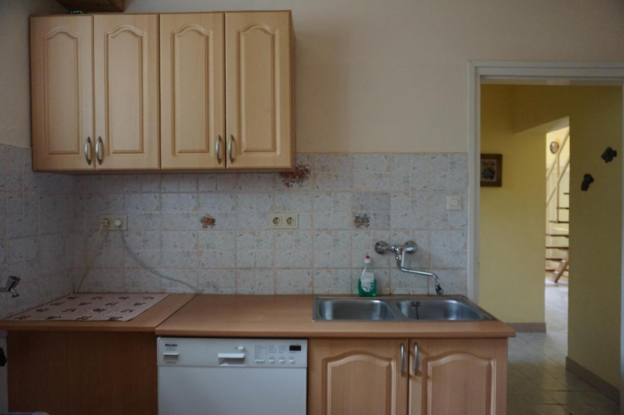 Grosses Ferienhaus Plattensee Balaton - Nyaralo Haz 6 Szobaval, 5 Fuerdoszobaval, 3000 Nm Apartment Szolad Exterior foto