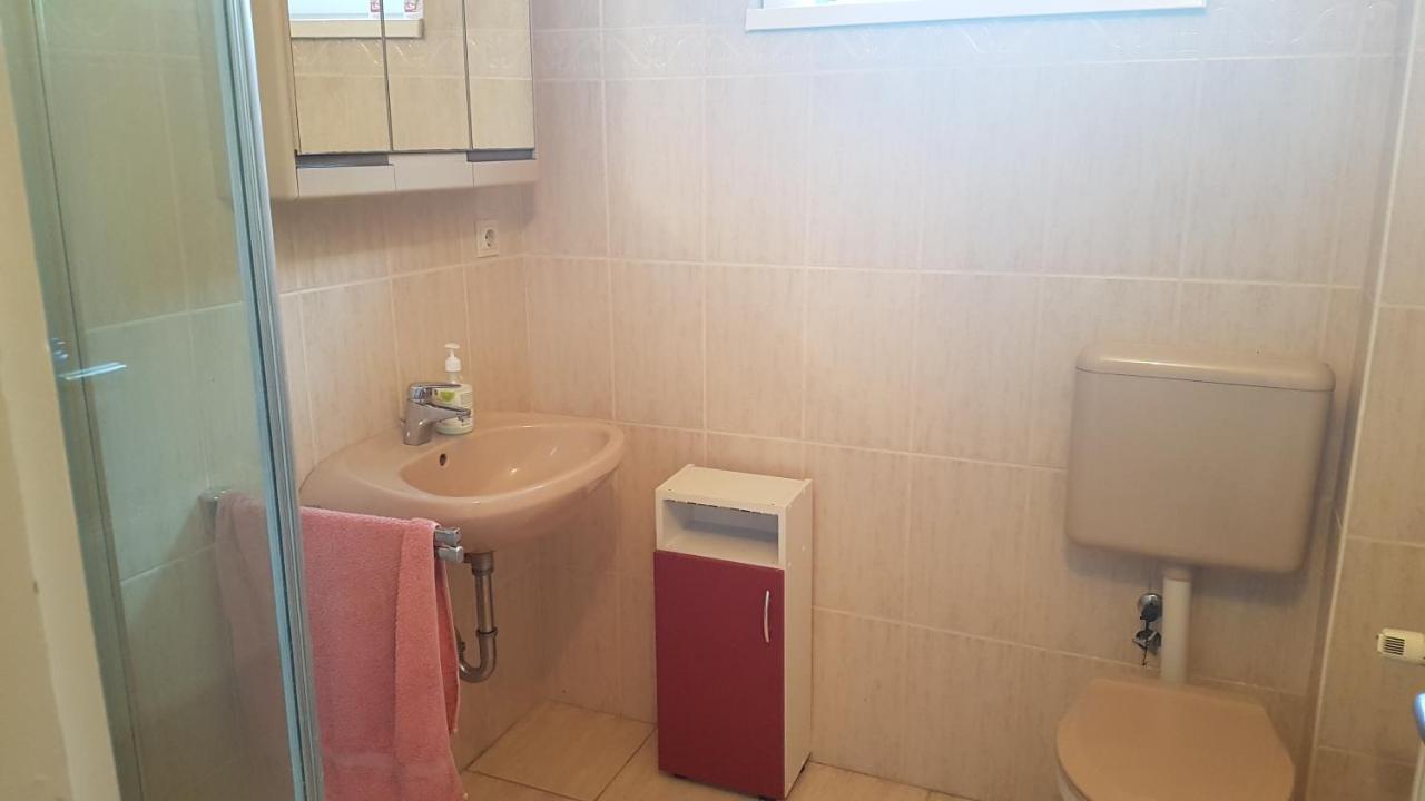 Grosses Ferienhaus Plattensee Balaton - Nyaralo Haz 6 Szobaval, 5 Fuerdoszobaval, 3000 Nm Apartment Szolad Exterior foto