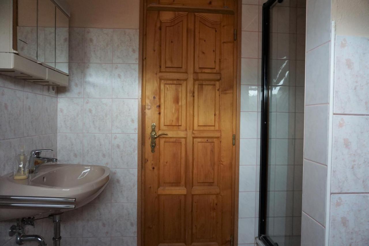 Grosses Ferienhaus Plattensee Balaton - Nyaralo Haz 6 Szobaval, 5 Fuerdoszobaval, 3000 Nm Apartment Szolad Exterior foto