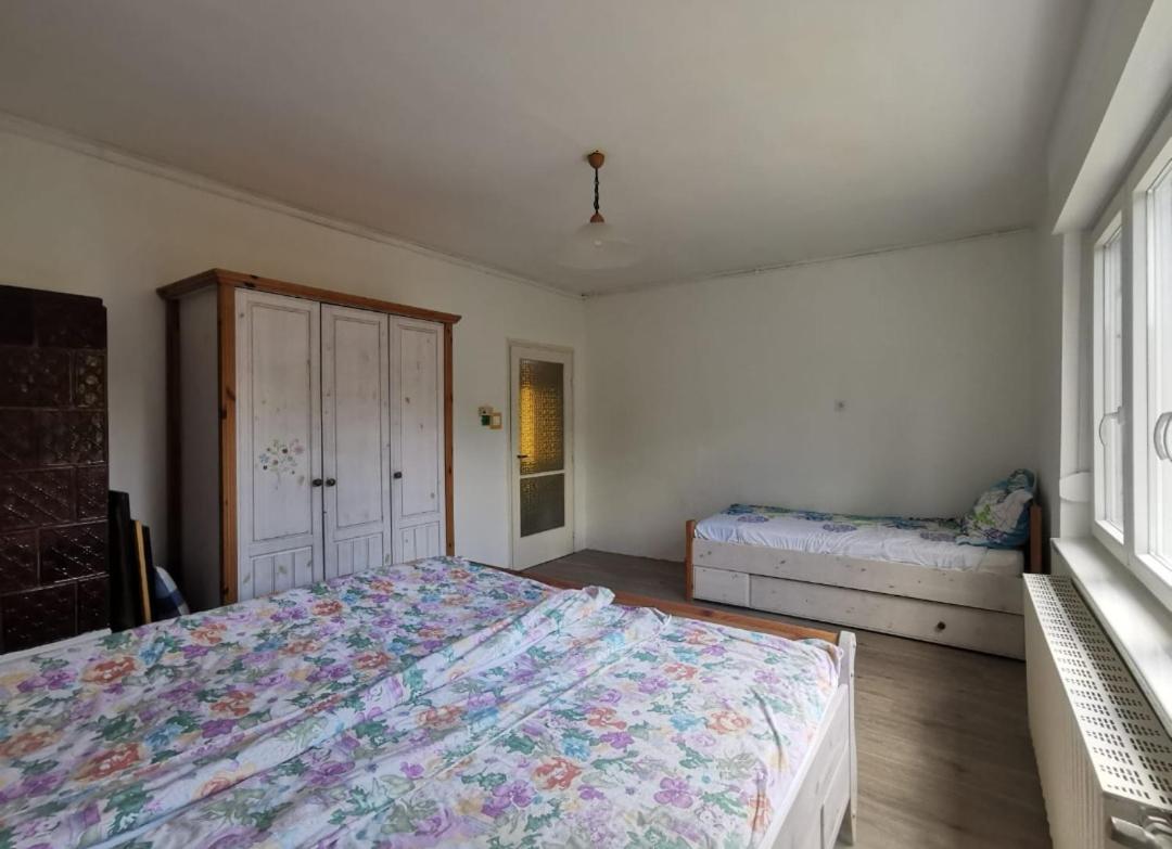 Grosses Ferienhaus Plattensee Balaton - Nyaralo Haz 6 Szobaval, 5 Fuerdoszobaval, 3000 Nm Apartment Szolad Exterior foto