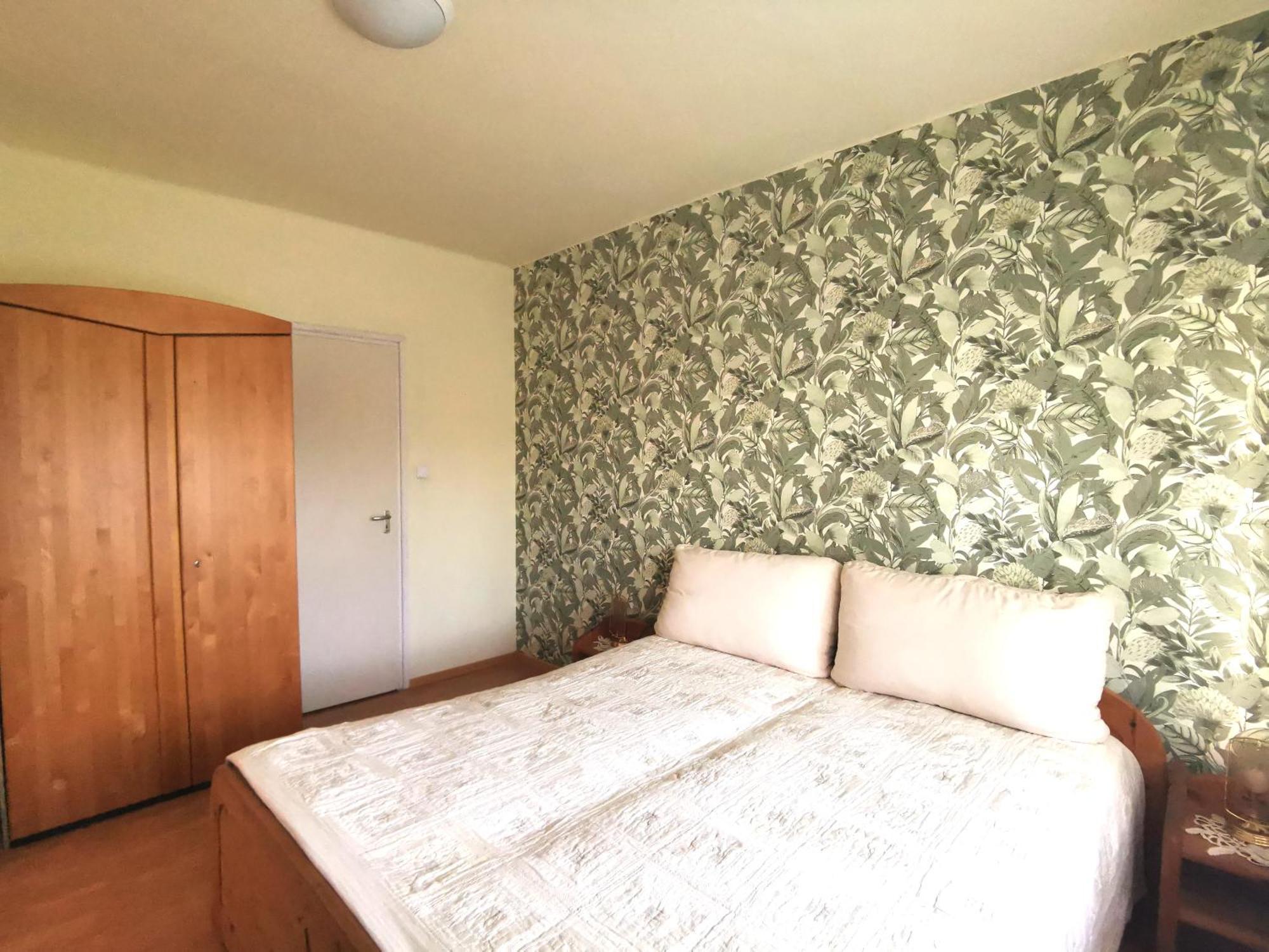 Grosses Ferienhaus Plattensee Balaton - Nyaralo Haz 6 Szobaval, 5 Fuerdoszobaval, 3000 Nm Apartment Szolad Exterior foto