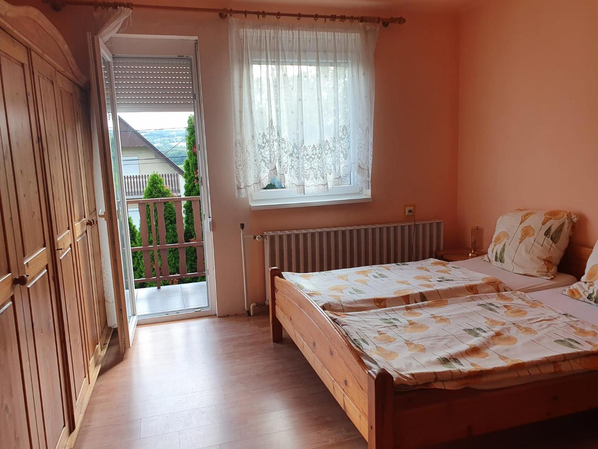 Grosses Ferienhaus Plattensee Balaton - Nyaralo Haz 6 Szobaval, 5 Fuerdoszobaval, 3000 Nm Apartment Szolad Exterior foto