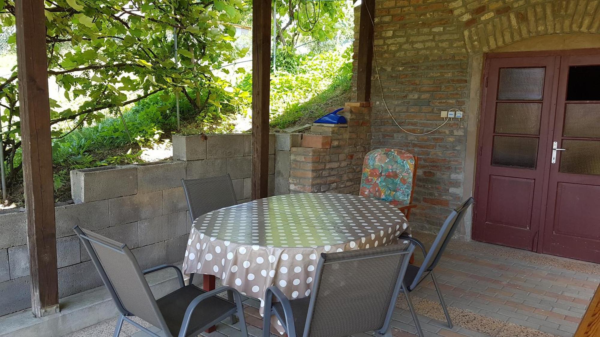 Grosses Ferienhaus Plattensee Balaton - Nyaralo Haz 6 Szobaval, 5 Fuerdoszobaval, 3000 Nm Apartment Szolad Exterior foto
