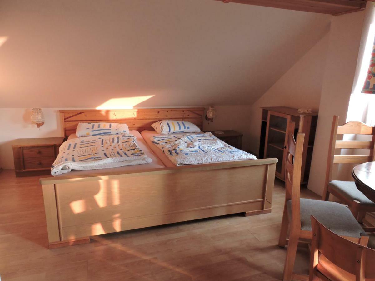 Grosses Ferienhaus Plattensee Balaton - Nyaralo Haz 6 Szobaval, 5 Fuerdoszobaval, 3000 Nm Apartment Szolad Exterior foto
